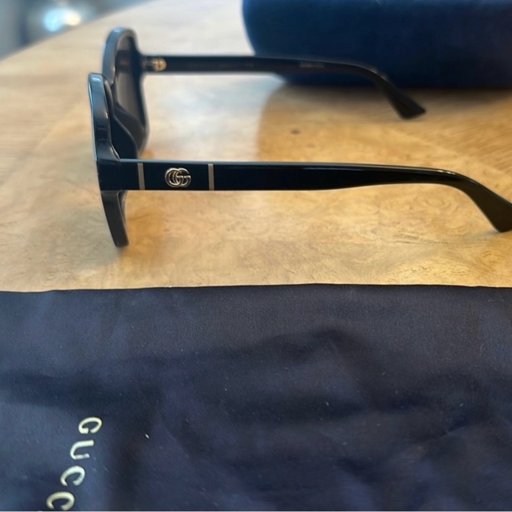 Gucci Black Oversized Square Sunglasses New Condition - Picture 5 of 14